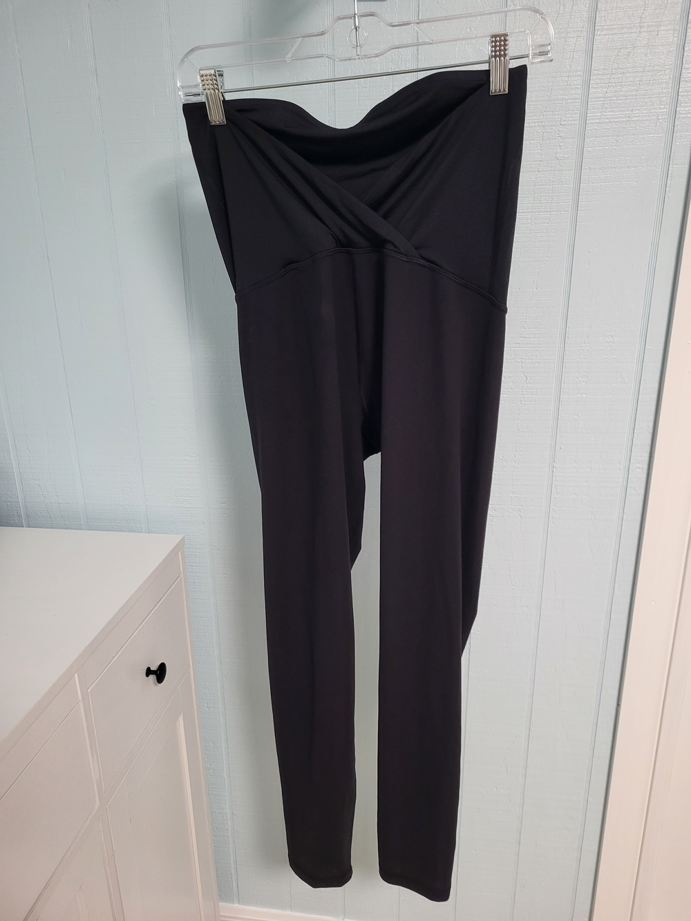 Isabel Maternity by Ingrid & Isabel Black Active Leggings Crossover Panel Medium - Picture 5 of 7